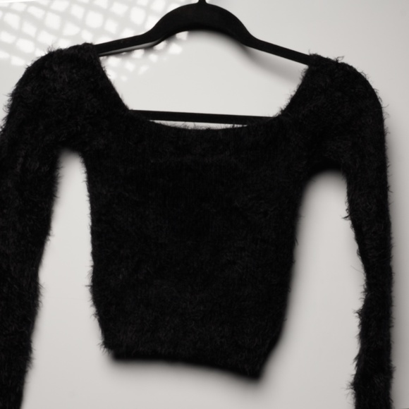 Fuzzy Long Sleeve Black Crop Top - Picture 1 of 2